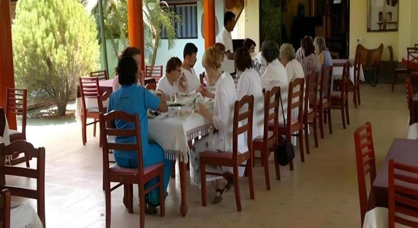 Saji-Sami Hotel Anuradhapura Buitenkant foto