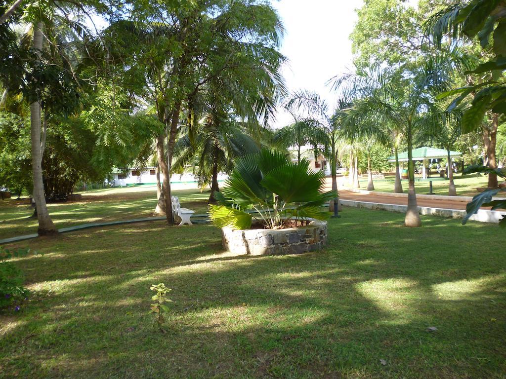 Saji-Sami Hotel Anuradhapura Buitenkant foto