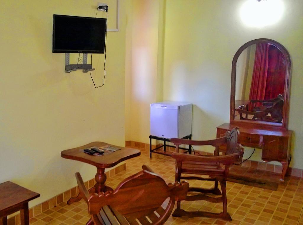 Saji-Sami Hotel Anuradhapura Buitenkant foto