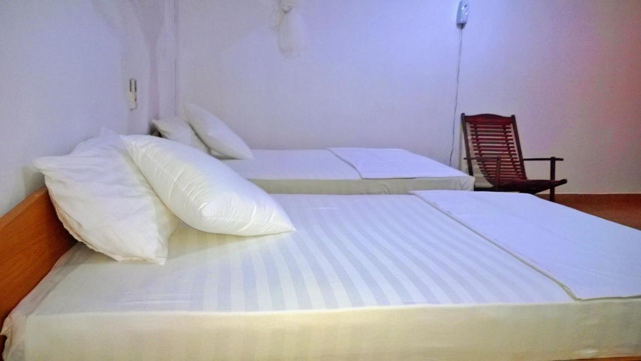 Saji-Sami Hotel Anuradhapura Buitenkant foto