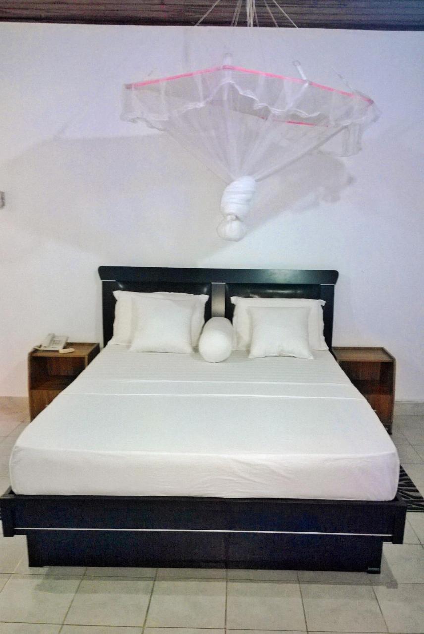 Saji-Sami Hotel Anuradhapura Buitenkant foto