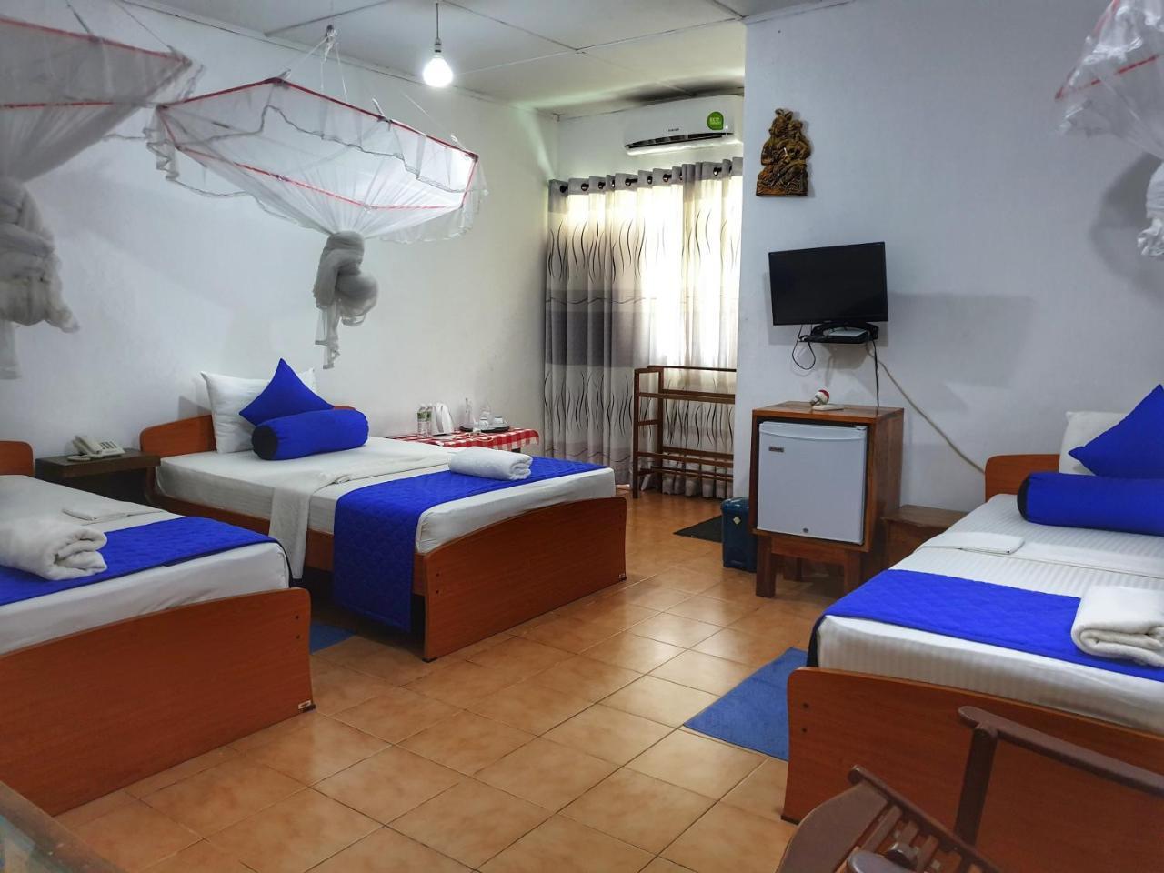 Saji-Sami Hotel Anuradhapura Buitenkant foto