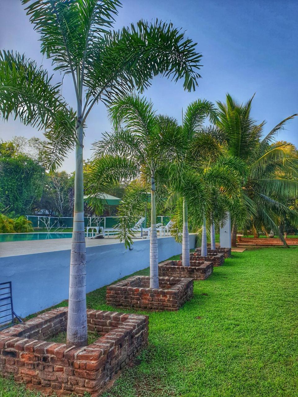 Saji-Sami Hotel Anuradhapura Buitenkant foto
