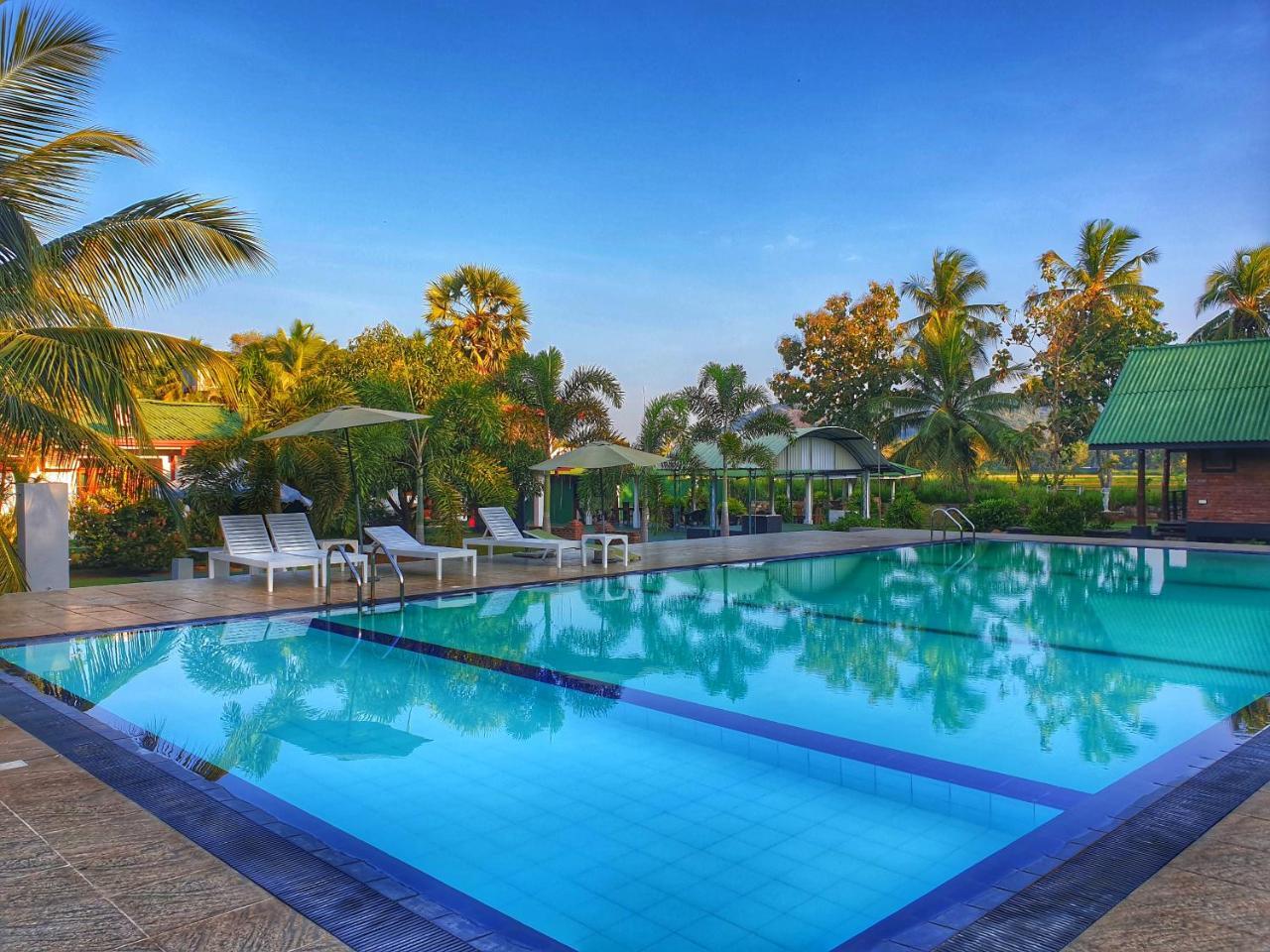 Saji-Sami Hotel Anuradhapura Buitenkant foto
