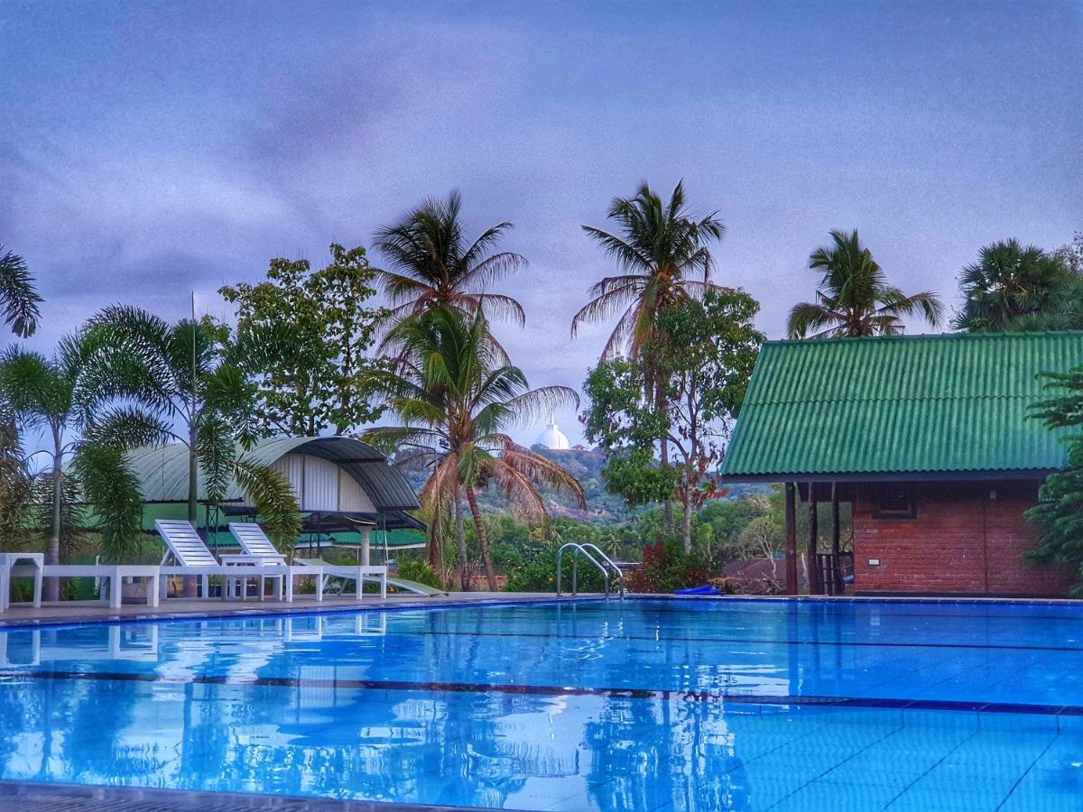 Saji-Sami Hotel Anuradhapura Buitenkant foto